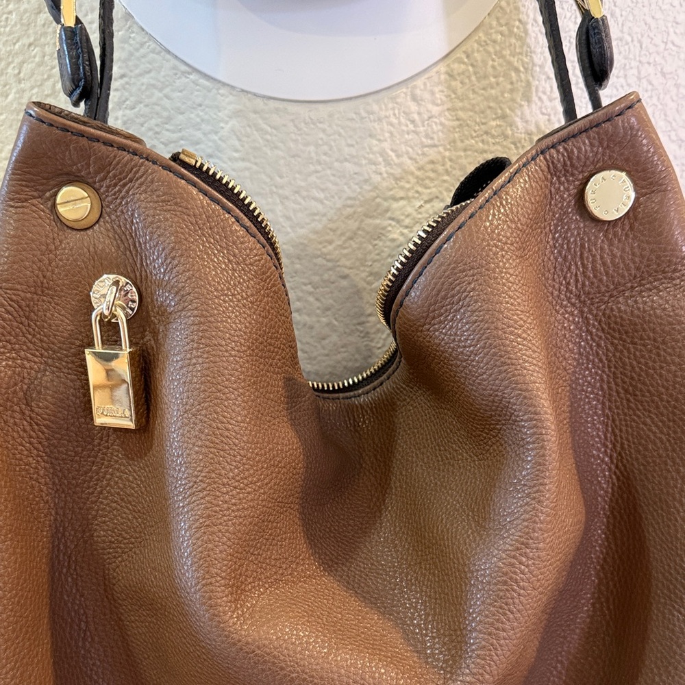 Classic Furla Brown pebbled Leather Hobo Bag - Picture 3 of 5